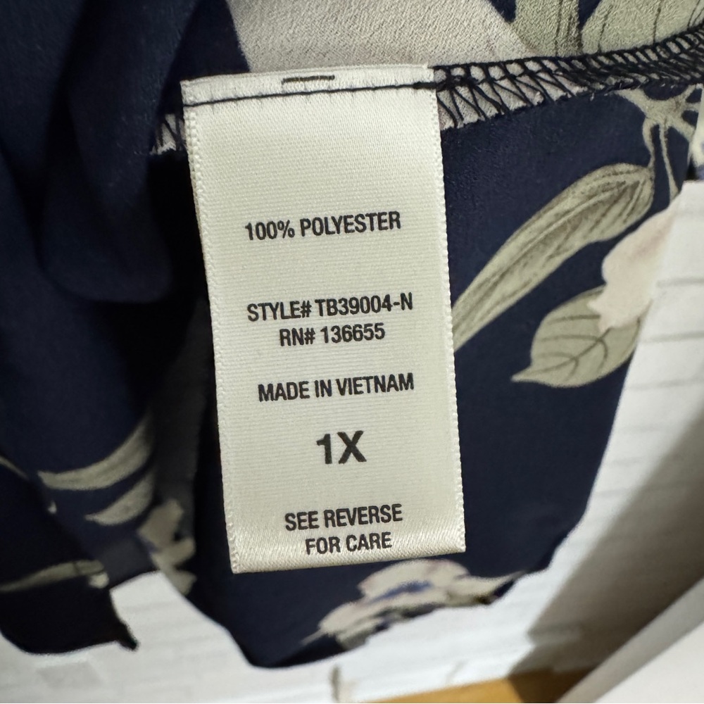 WEST KEI Stitch Fix Allura Knot Detail Front Top - Picture 10 of 11